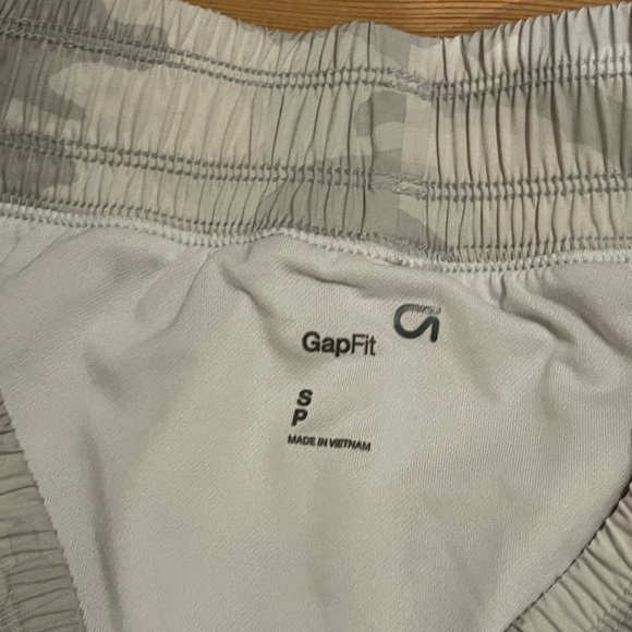 GAP White Camo Athletic Shorts - Picture 5 of 5